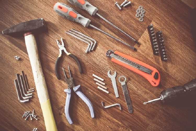 main temp 12 Les outils nécessaires pour monter les meubles